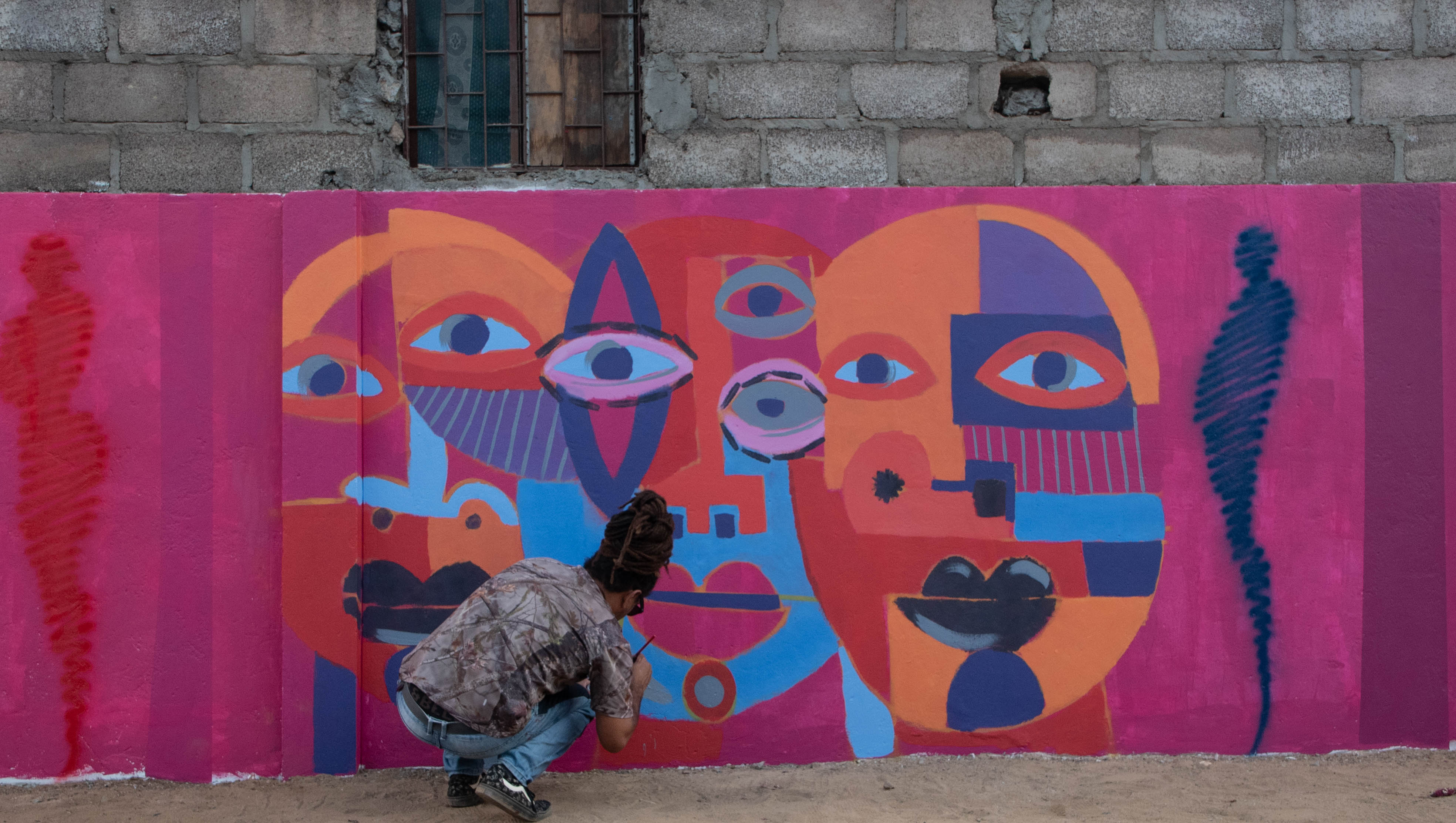 El “Espacio de las artes” de Chamanculo: una intervención mural colectiva liderada por el artista español Suso 33