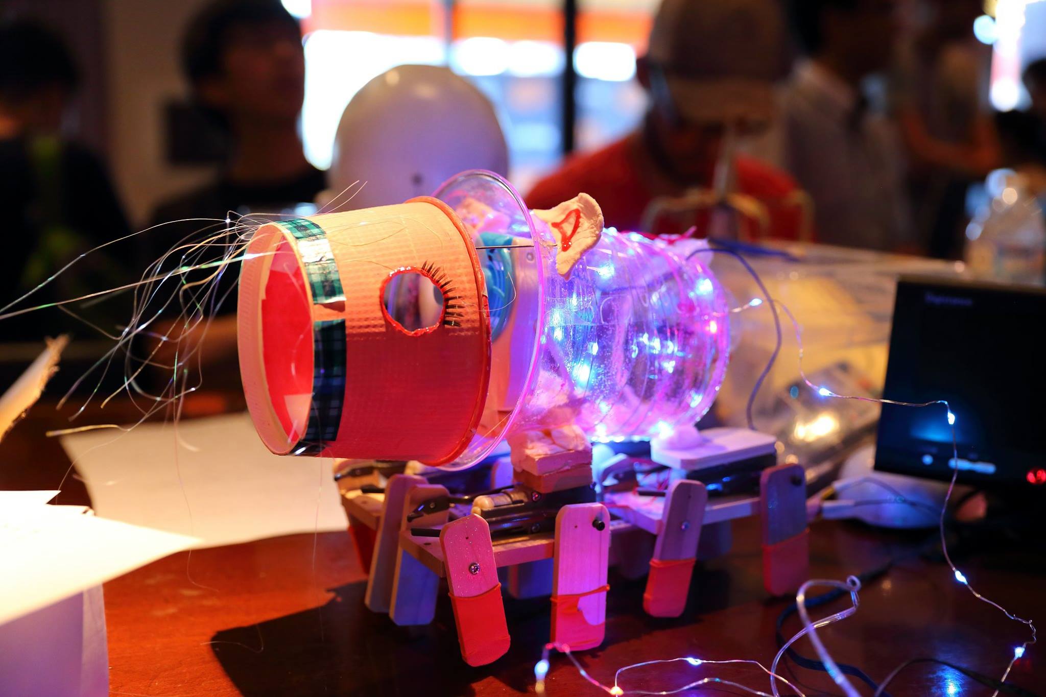 Hebocon recicla y construye tu primer robot