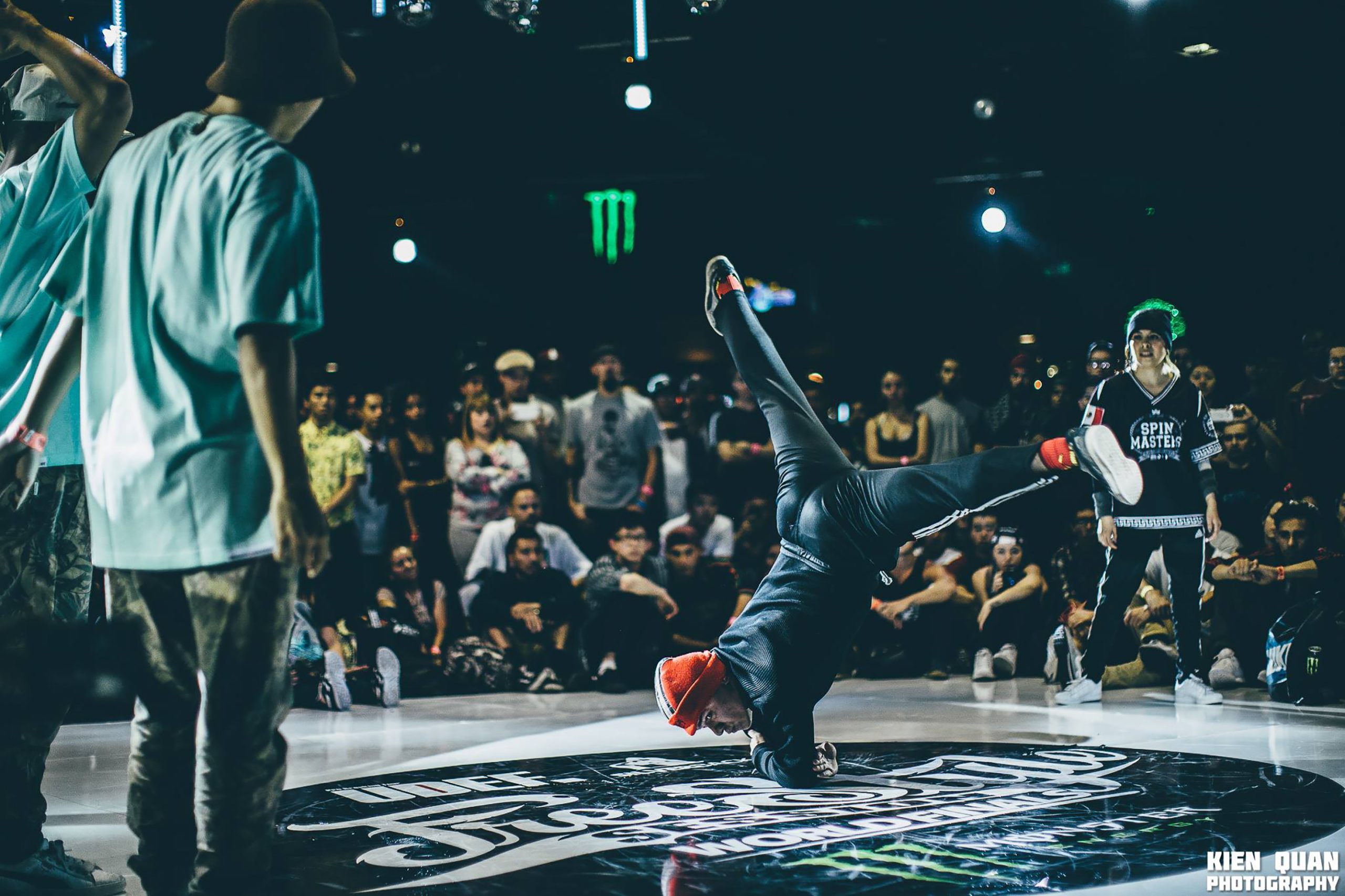 Breaking break dance