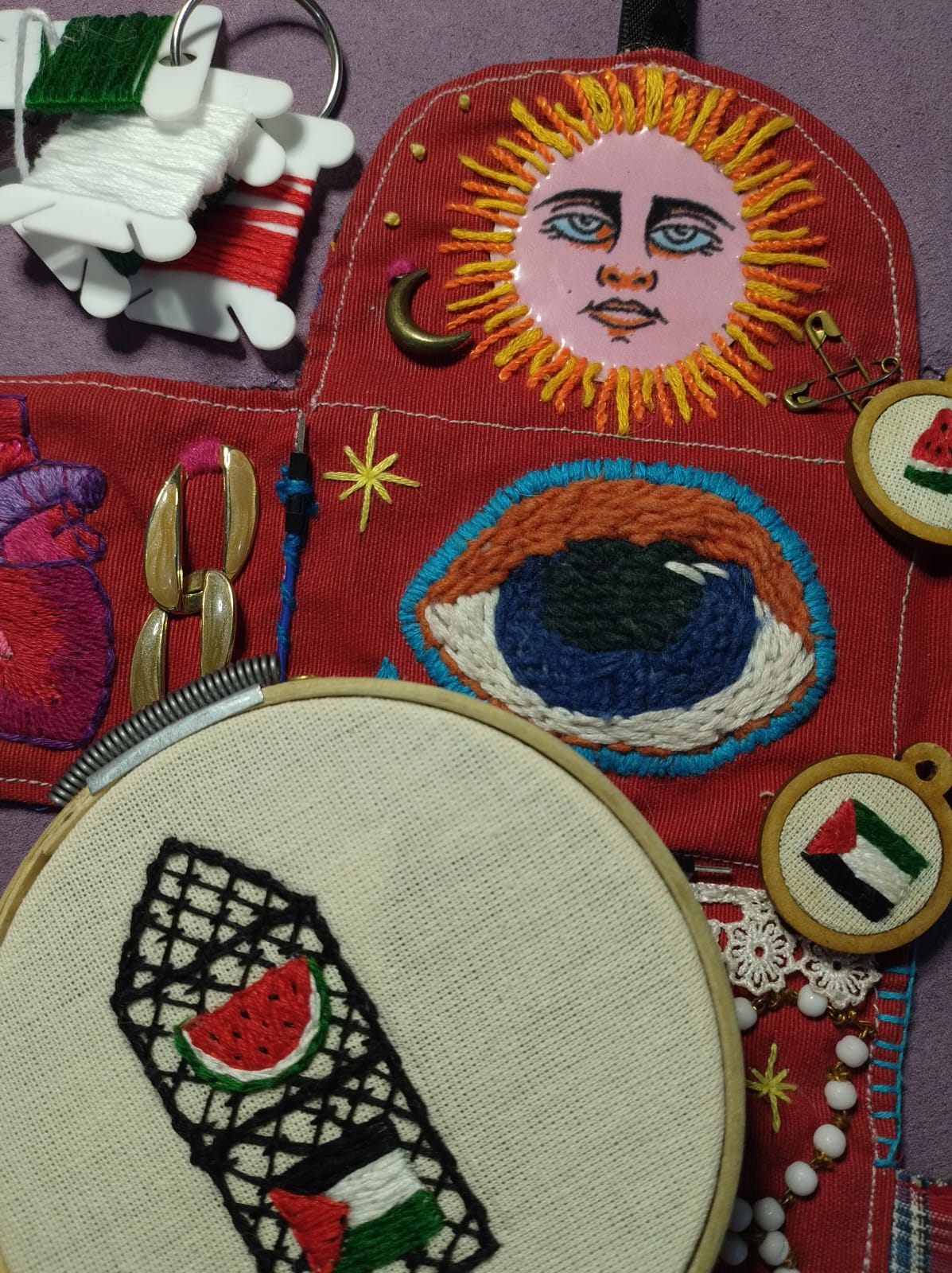 Puntadas de resistencia: bordado colectivo