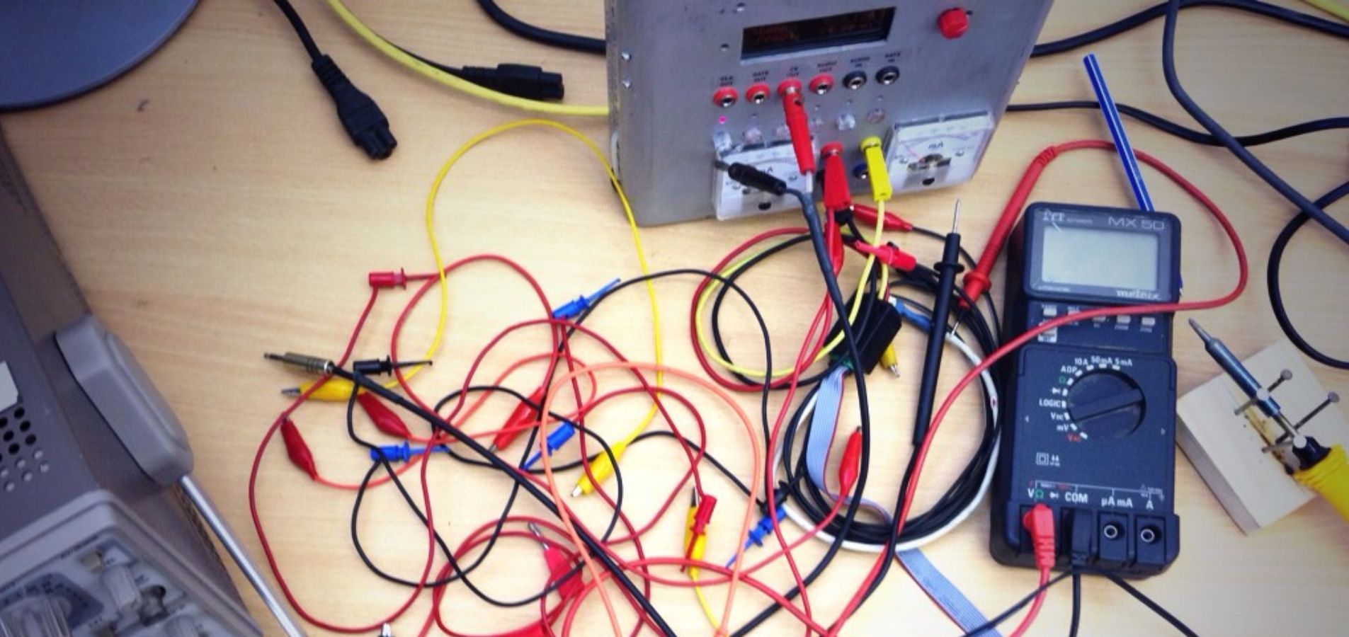 Electrónica DIY: De la idea a tu mesa de trabajo