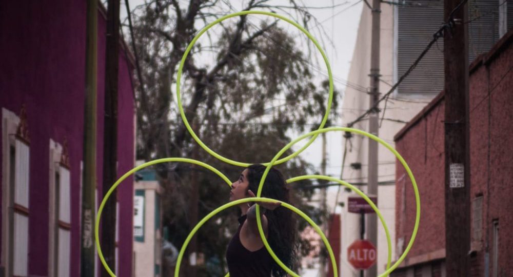 Malabarismo con hula hoop